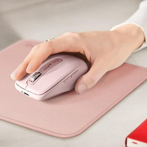 Mouse Pad Logitech Studio Series com Base de Borracha Antiderrapante, Fácil Deslizamento e Superfície Resistente a Derramamentos - Rosa