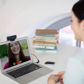 Webcam Full HD Logitech C920s com Microfone Embutido e Proteção de Privacidade para Chamadas e Gravações em Video Widescreen 1080p - Compatível com Logitech Capture