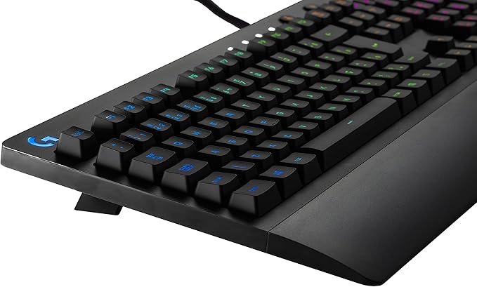 Teclado Gamer Logitech G213 com Layout ABNT2, RGB LIGHTSYNC, Controles de Mídia Dedicados, Design Durável e Resistente à Respingos